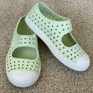 Native shoes, size C10